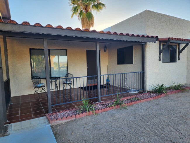 1750 W Yucca Dr in Wickenburg, AZ - Foto de edificio - Building Photo