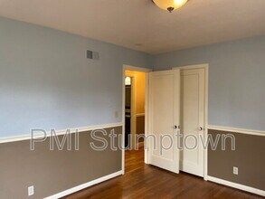 575 E Berkeley St in Gladstone, OR - Building Photo - Building Photo