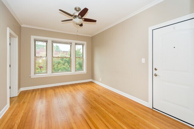 3101 N Racine Ave-Unit -2 in Chicago, IL - Building Photo - Building Photo