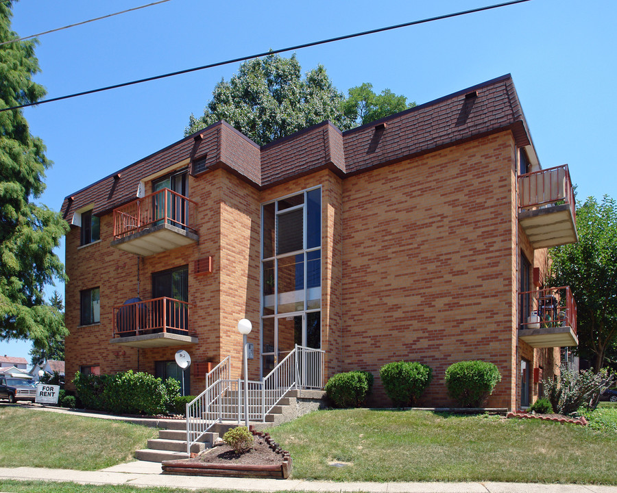 3588 Carmel Ter in Cincinnati, OH - Building Photo