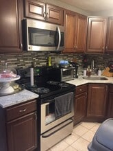 33 Poplar St, Unit 1R in Boston, MA - Building Photo - Building Photo