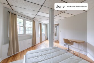 Private bedroom in 4 bed/2 bath Home in Chicago, IL - Building Photo - Building Photo