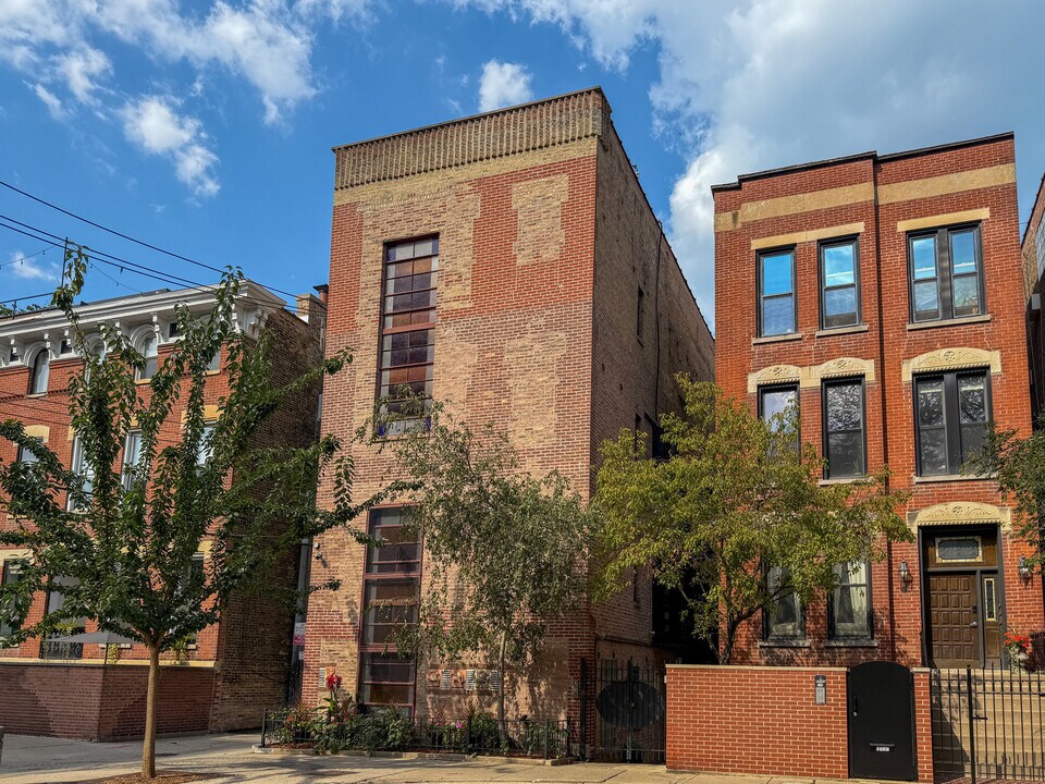 160 W Burton Pl in Chicago, IL - Foto de edificio