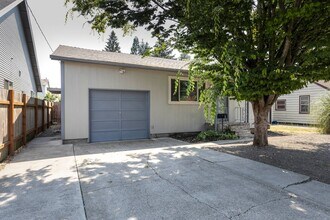 5020 NE Alberta St in Portland, OR - Building Photo - Building Photo