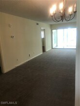 216 Banyan Blvd in Naples, FL - Foto de edificio - Building Photo