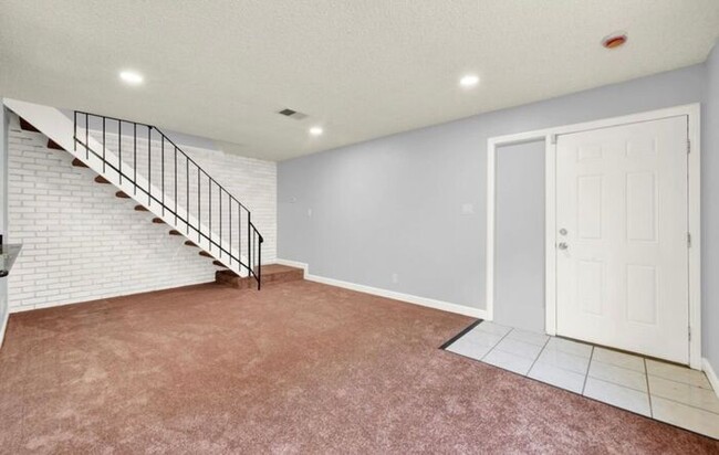 2212 Lemontree Way in Antioch, CA - Foto de edificio - Building Photo