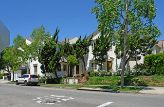 9225 Charleville Blvd in Beverly Hills, CA - Building Photo - Building Photo