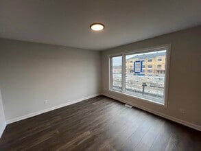 801 Glenroy Gilbert Dr in Ottawa, ON - Building Photo - Building Photo
