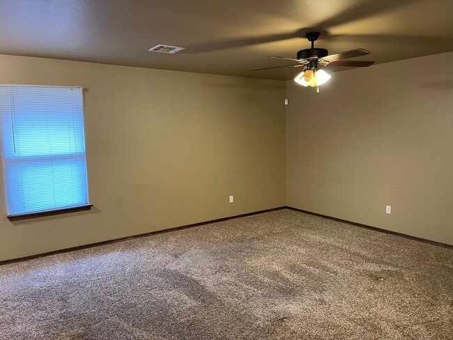 2724 Valley View Dr in Chickasha, OK - Building Photo - Building Photo