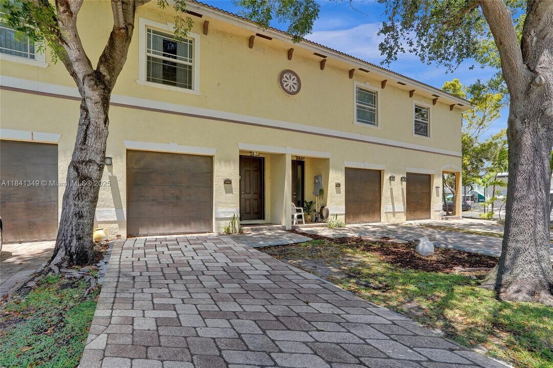 1243 NE 23rd Ave in Pompano Beach, FL - Building Photo