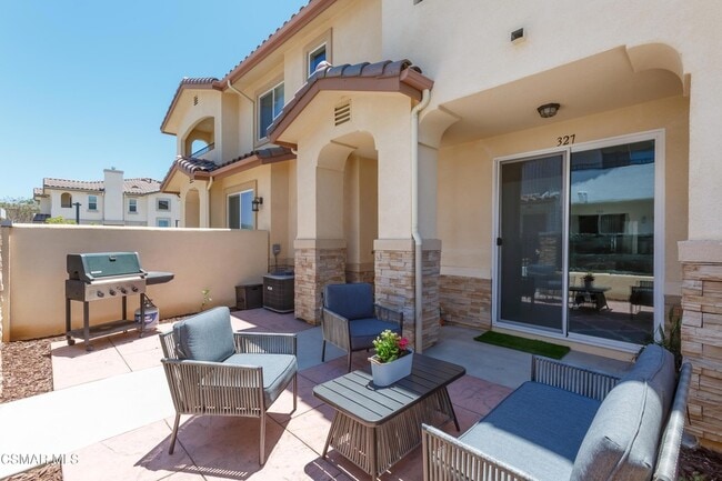 327 Newbury Vista Ln in Thousand Oaks, CA - Foto de edificio - Building Photo