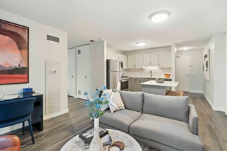 300 East South Water Street in Chicago, IL - Building Photo - Building Photo