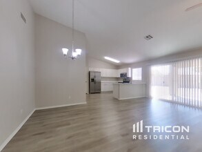 13261 W Paradise Ln in Surprise, AZ - Foto de edificio - Building Photo