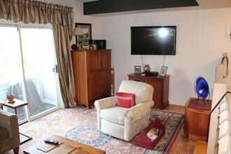 114 Burkhall St, Unit E in Weymouth, MA - Building Photo - Building Photo