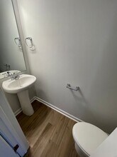 619 Glen Clova Dr in Raleigh, NC - Foto de edificio - Building Photo