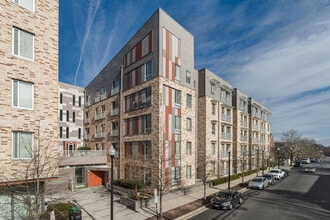 The Springs Apartments in Arlington, VA - Foto de edificio - Building Photo