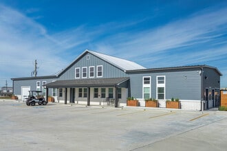 The Logan Apartments in Nederland, TX - Building Photo - Building Photo