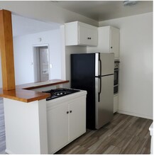 1150 Manhattan Beach Blvd in Manhattan Beach, CA - Building Photo - Building Photo