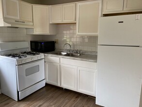 9805 Duke Dr in St. Louis, MO - Building Photo - Building Photo
