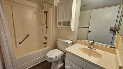 24055 Paseo Del Lago, Unit 413 in Laguna Woods, CA - Foto de edificio - Building Photo