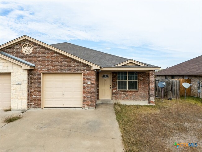 1203 Cavalry Ln in Killeen, TX - Foto de edificio - Building Photo