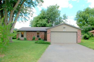 2841 N Sunny Ln in Fayetteville, AR - Building Photo