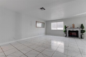 6101 Crockery St in Las Vegas, NV - Foto de edificio - Building Photo