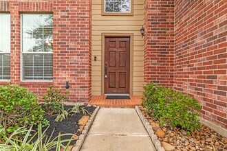 30715 Legends Ridge Dr in Spring, TX - Foto de edificio - Building Photo