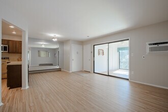 60 Manchester Ct in Red Bank, NJ - Building Photo - Building Photo