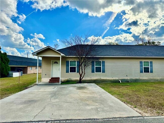 122 Grove Hill Ave in Blackshear, GA - Foto de edificio - Building Photo