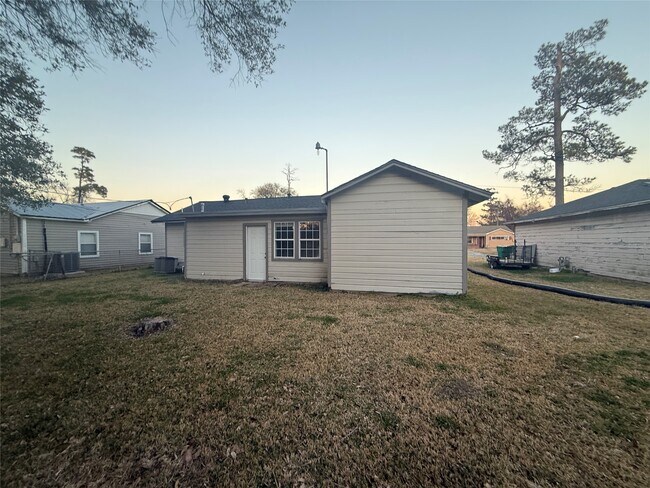 2227 Westway St in Orange, TX - Building Photo - Building Photo