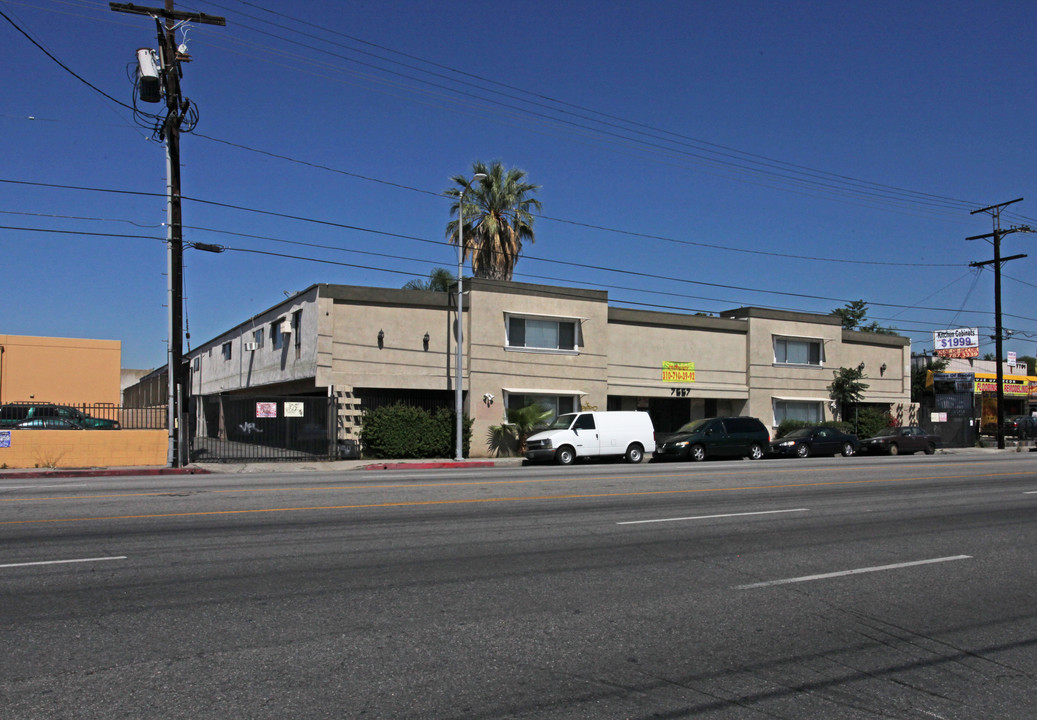 7657 Sepulveda Blvd in Van Nuys, CA - Building Photo