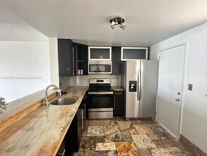900 NE 12th Ave in Hallandale Beach, FL - Building Photo - Building Photo