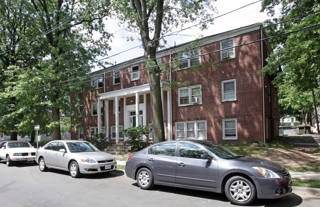 Williams Court Apartment in Irvington, NJ - Building Photo