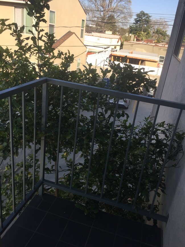1832 S Curson Ave, Unit 1 in Los Angeles, CA - Building Photo - Building Photo