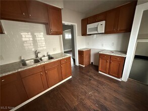 19600 Pasnow Ave in Euclid, OH - Building Photo - Building Photo