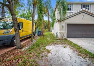 2456 Jackson St in Hollywood, FL - Building Photo - Building Photo