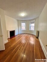 1789 Beacon St, Unit 4 in Brookline, MA - Building Photo