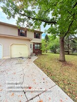 1889 Laramie Dr in Powell, OH - Building Photo