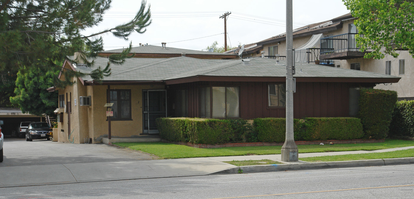 911 S Marengo Ave in Pasadena, CA - Building Photo