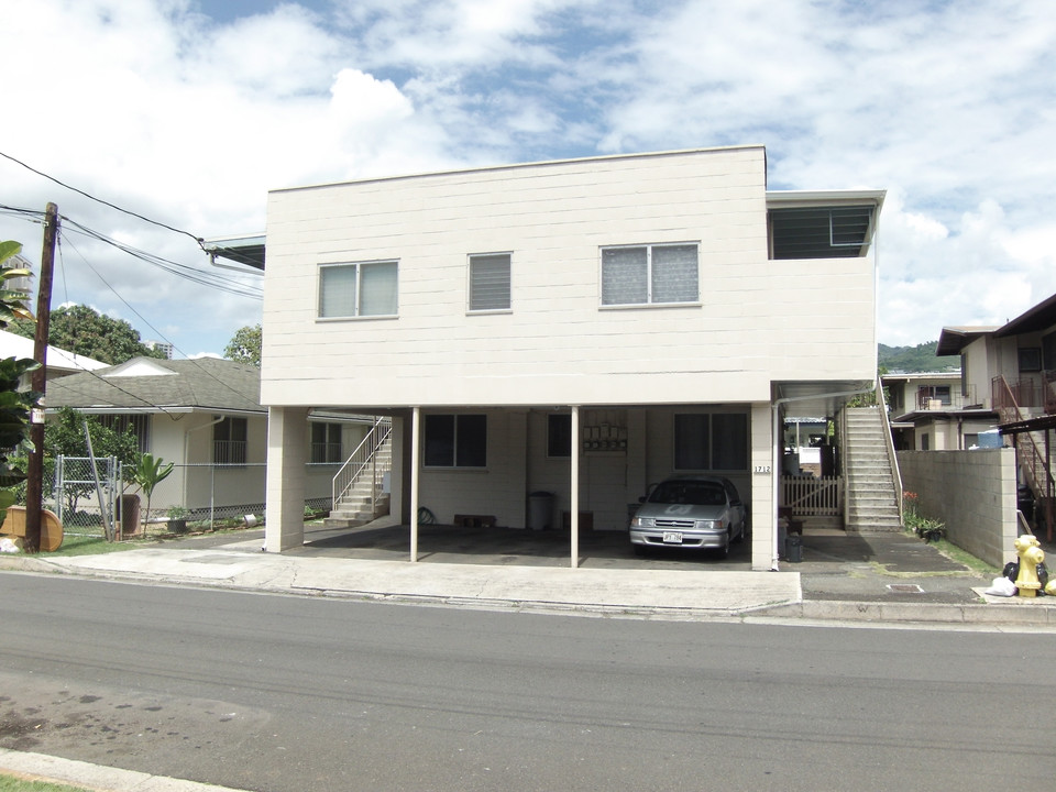 A in Honolulu, HI - Building Photo