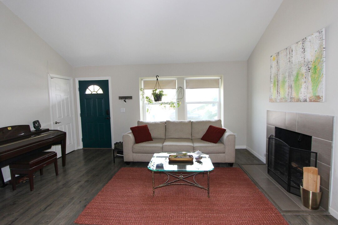 267 Fennell Ct in San Diego, CA - Building Photo