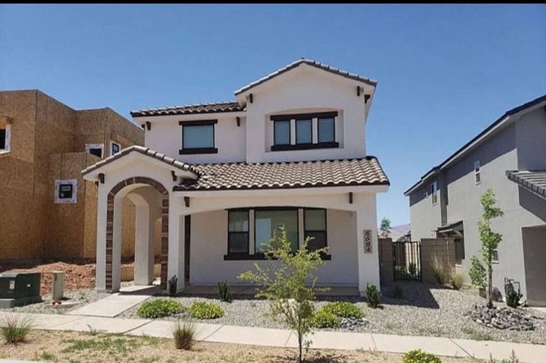 5684 S Adobe Sun Dr in Saint George, UT - Building Photo