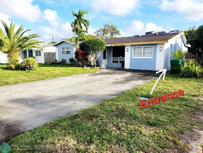 7904 Venetian St in Miramar, FL - Building Photo - Building Photo