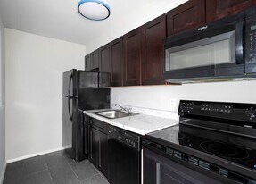 500 E Upsal St, Unit B in Philadelphia, PA - Building Photo