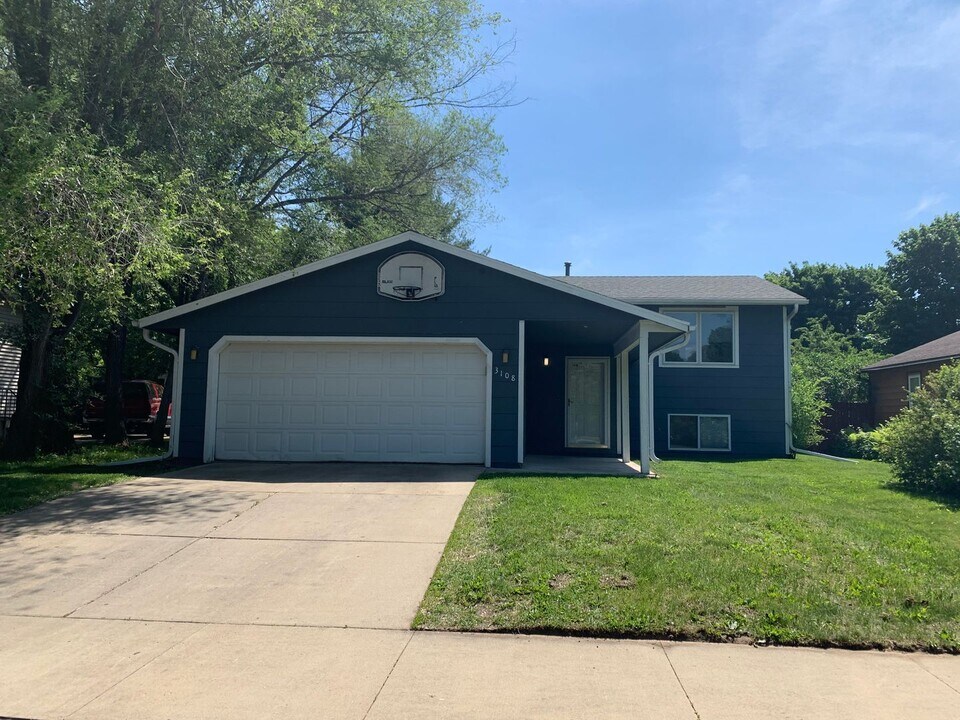 3108 E River Rd NE in Rochester, MN - Building Photo