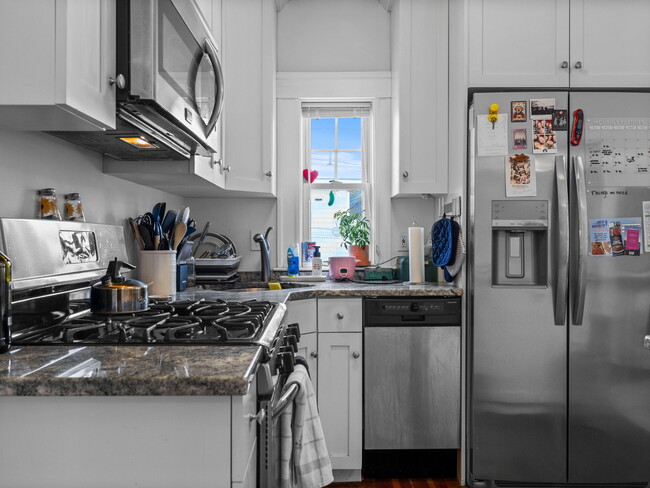 78 Bowdoin St, Unit 002 in Medford, MA - Building Photo - Building Photo