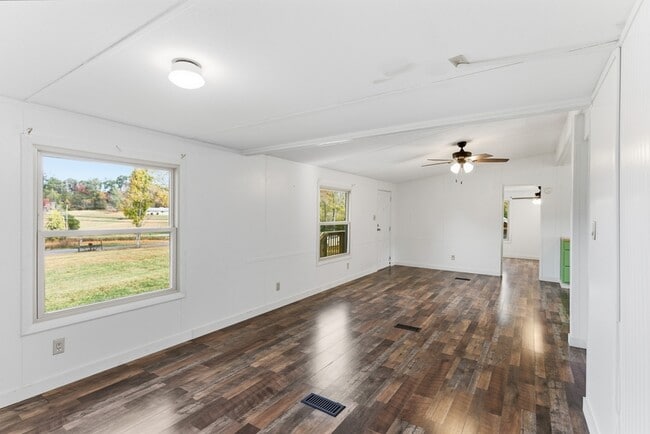 1310 E Hendron Chapel Rd in Knoxville, TN - Building Photo - Building Photo