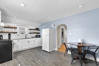 311 E Rosedale Ave in Milwaukee, WI - Building Photo - Building Photo