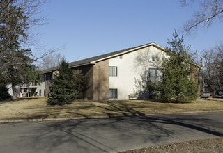 2209 Branch Ave in Anoka, MN - Foto de edificio - Building Photo